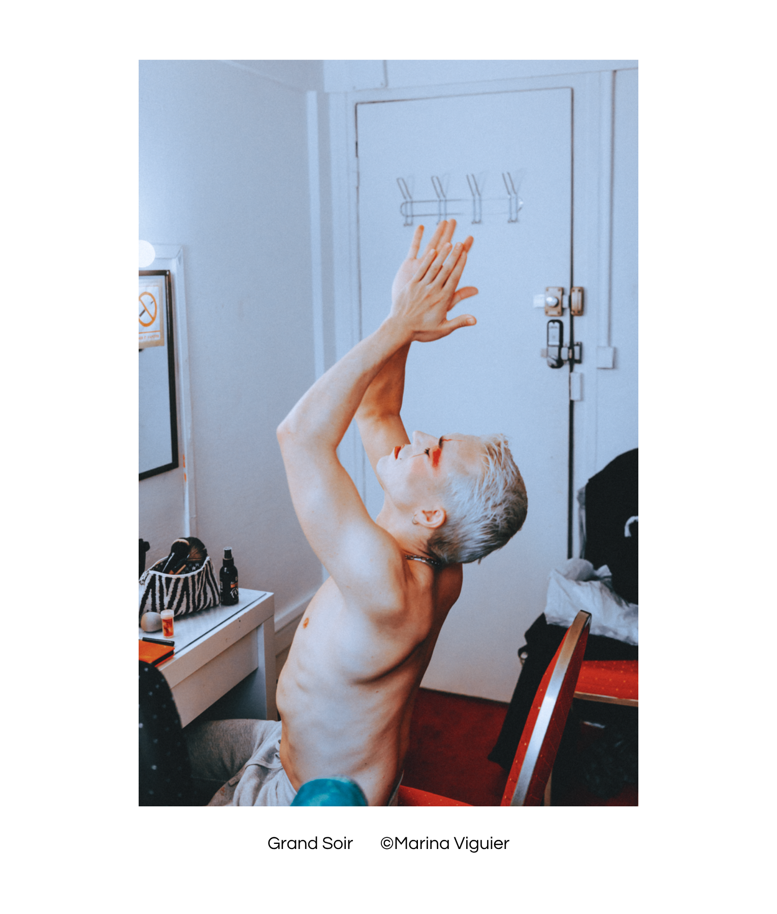 Grand Soir, pianiste, chanteur et artiste du cabaret queer La Bouche
