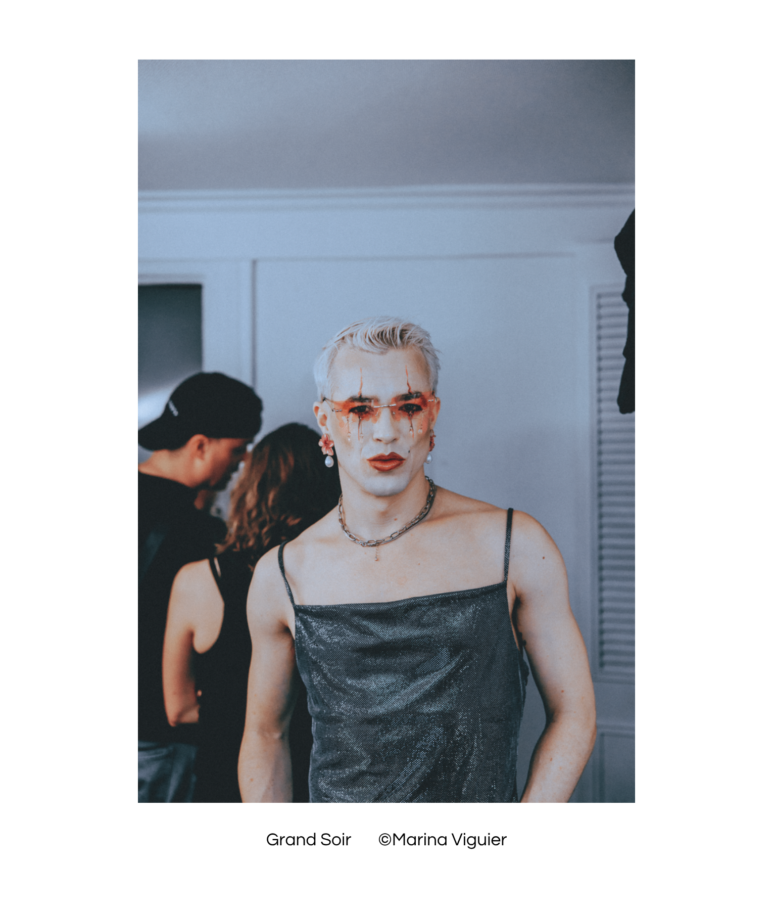 Grand Soir, pianiste, chanteur et artiste du cabaret queer La Bouche