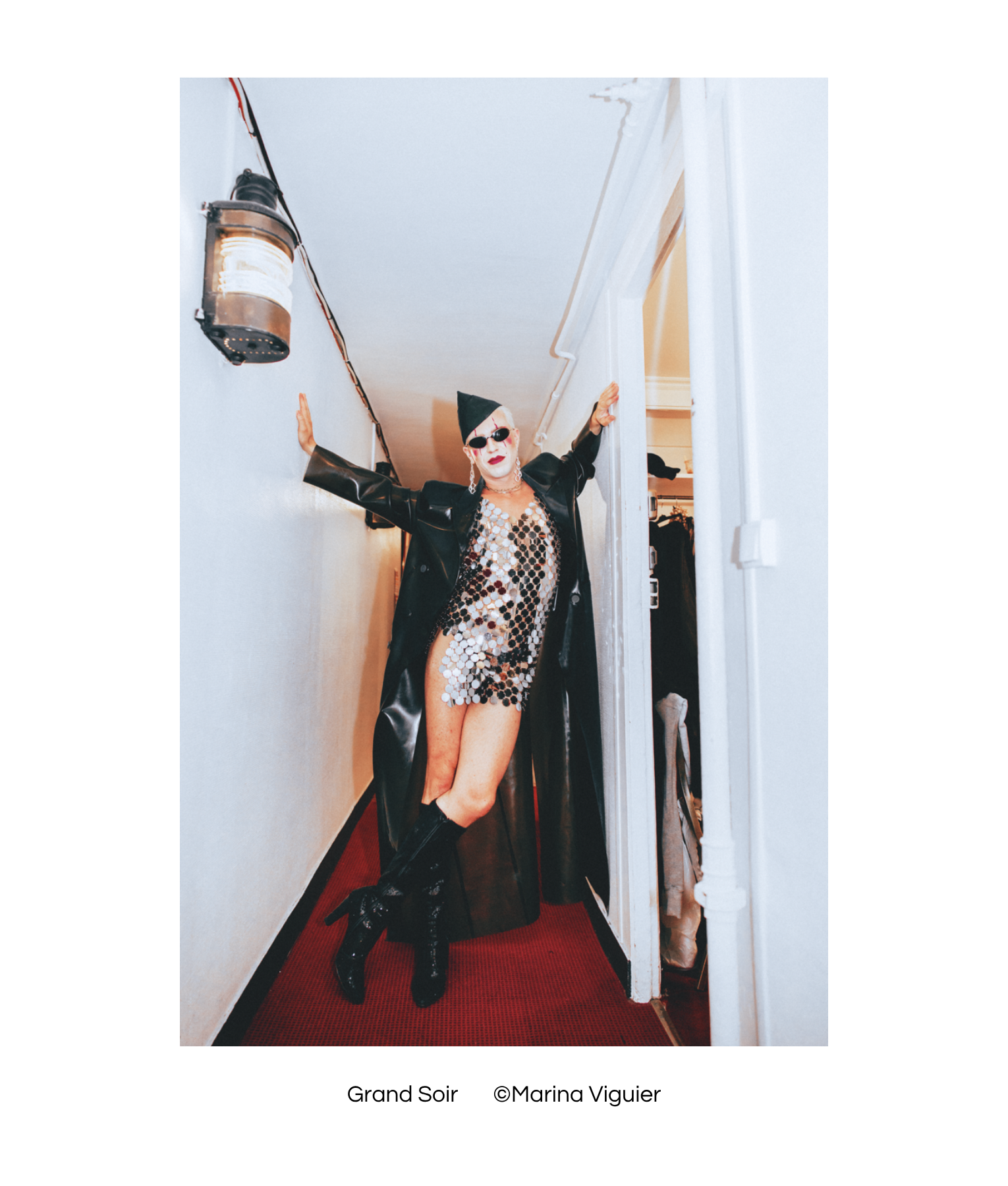 Grand Soir, pianiste, chanteur et artiste du cabaret queer La Bouche