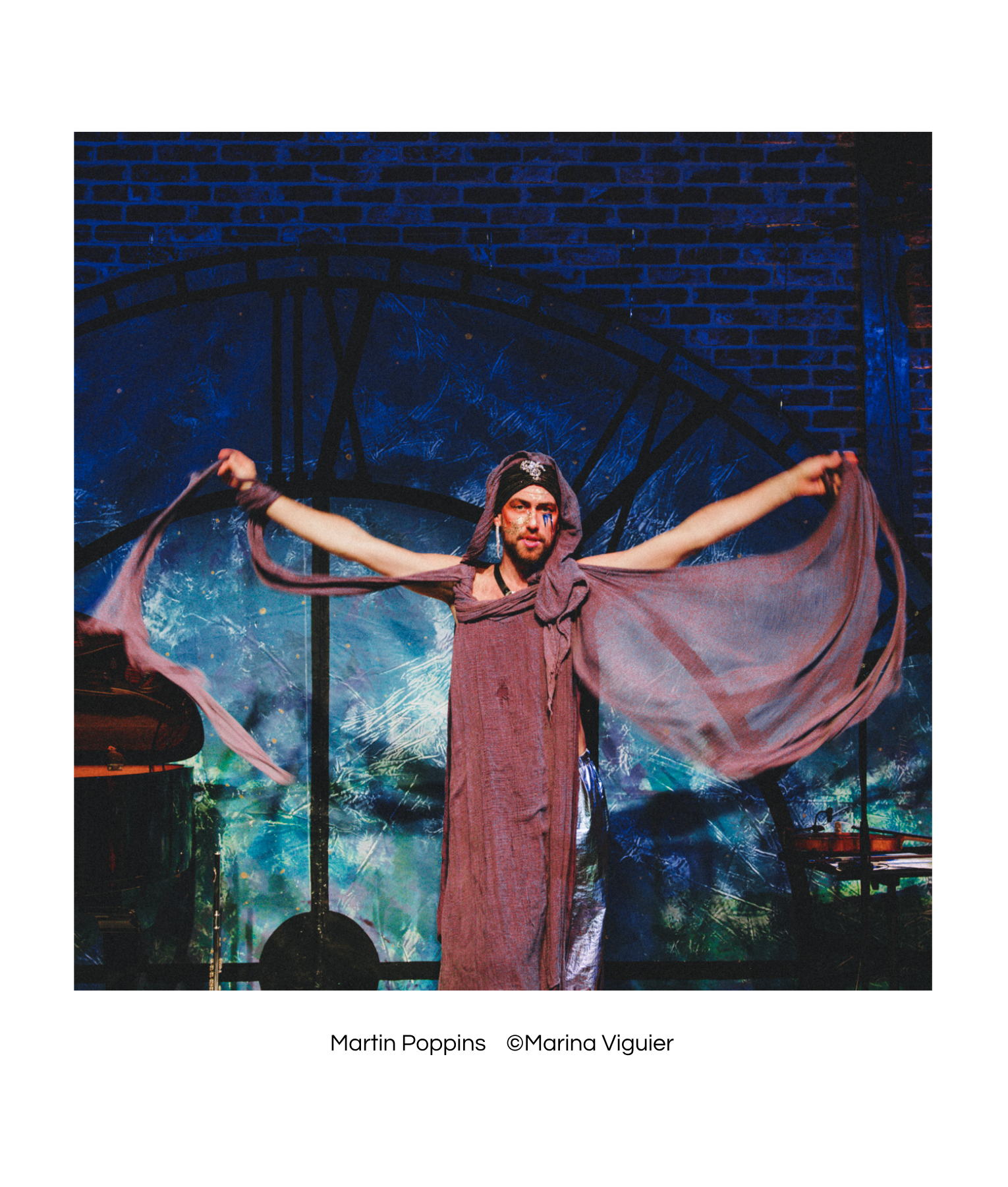 Martin Poppins, chanteur lyrique et artiste de cabaret, pour Bienvenue au Cabaret