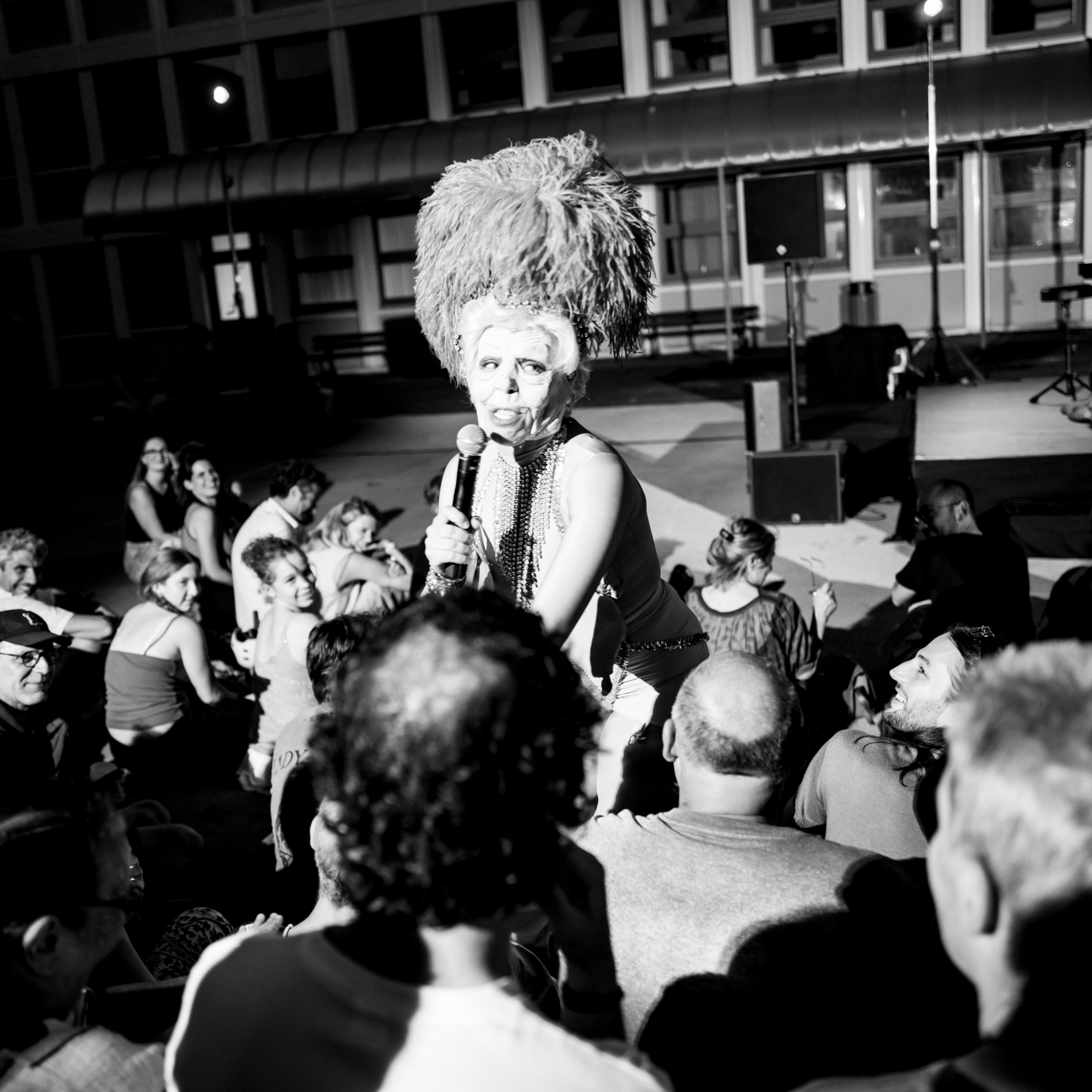 Cabaret des sosies - festival paris l'été Lycée Henri Bergson 20e avec la Mulette, Fürsy von Colmar, Clara Brajtman, David Noir, Angèle Micaux et Tristan Choquet Paris, le 20 juin 2024 ©Frédéric STUCIN