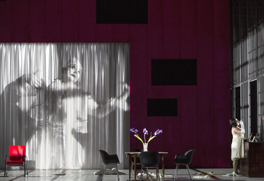 31361-Bernd_Uhlig___Opera_national_de_Paris-Hamlet-26-27—Bernd-Uhlig–26-