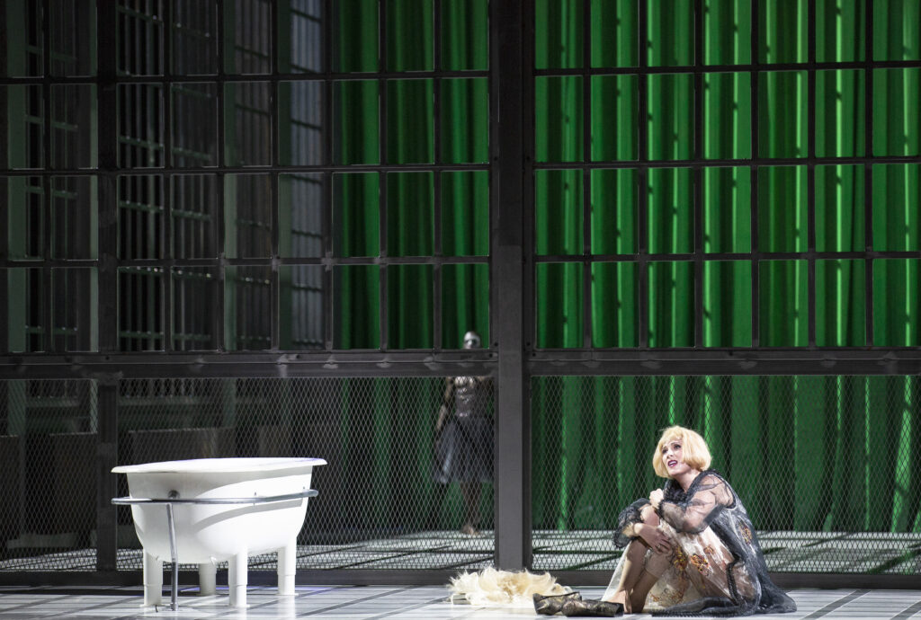 31370-Bernd_Uhlig___Opera_national_de_Paris-Hamlet-26-27—Bernd-Uhlig–36-