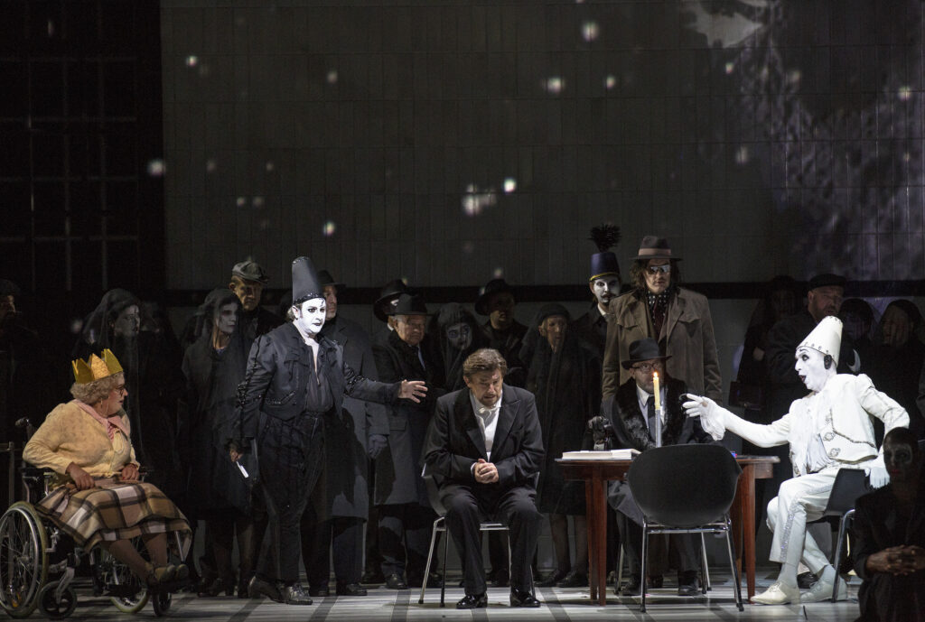 31373-Bernd_Uhlig___Opera_national_de_Paris-Hamlet-26-27—Bernd-Uhlig–39-