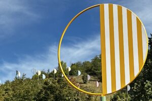 L&rsquo;invitation à Daniel Buren à Giverny ou l&rsquo;incitation à travailler notre regard